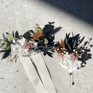 Boutonnière/ bohème/ latte rose/ rustique/ fleurs séchées/ mariage/ formel/ fleurs pour hommes/ boutonnières séchées/ épingle fleur/ fleur de poche/ corsages