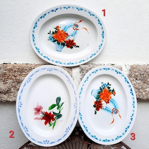 Metal oval tray. Enameled large tray with flowers. Republic of China.