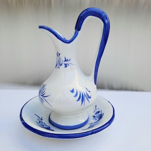 Vintage wash set. Made in Portugal. Small Portuguese decorative ceramics with floral ornament. Handcrafted