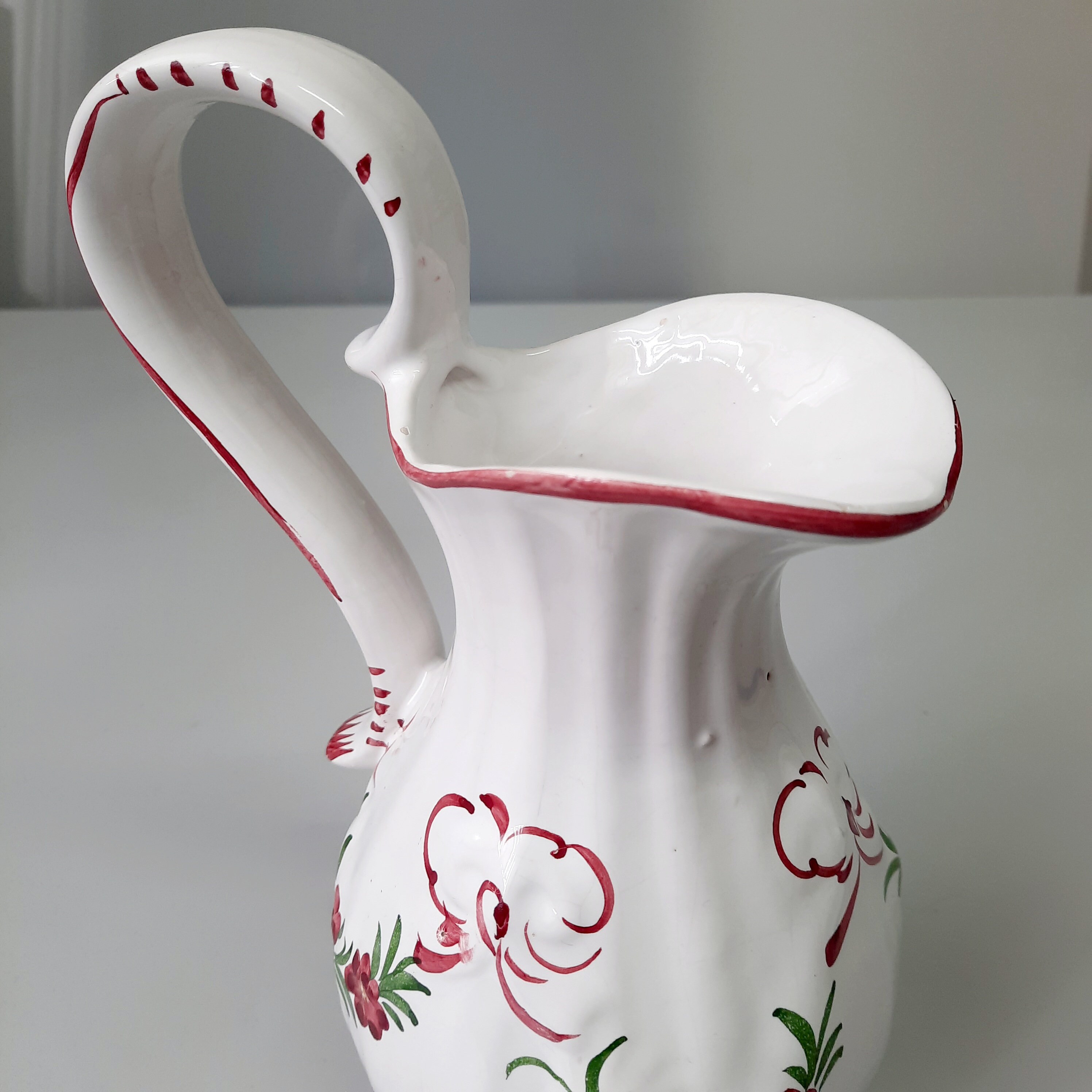 手作りのヴィンテージ陶器製水差し：花柄の素朴な装飾 - Etsy 日本