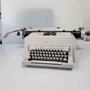 Olivetti linea 98 typewriter - Etsy 日本