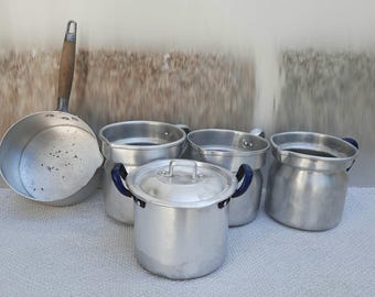 Vintage aluminium pannenset | Steelpan, 3 melkkannen, pollepel met handvat | Retrostijl jaren 1950-70