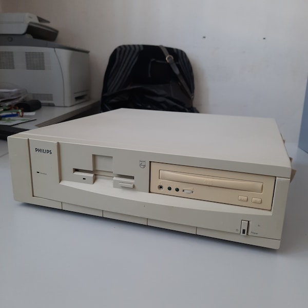 VINTAGE PHILIPS TYPE P3239 computador