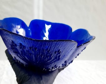 Vintage Kobaltglas Servierschale: Geprägte florale Blumenschale