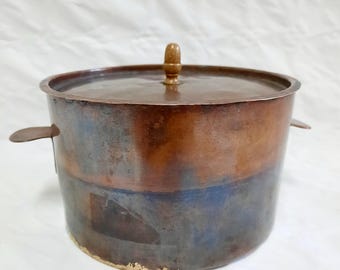 Antiker Messingtopf mit Deckel: Rustikales Bauernhaus-Küchendekor