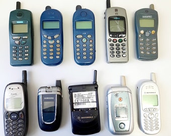 10 téléphones portables vintage - Ericsson, Motorola, Alcatel, Trium, Samsung. Téléphones vintage rares. Téléphones pour pièces de rechange.