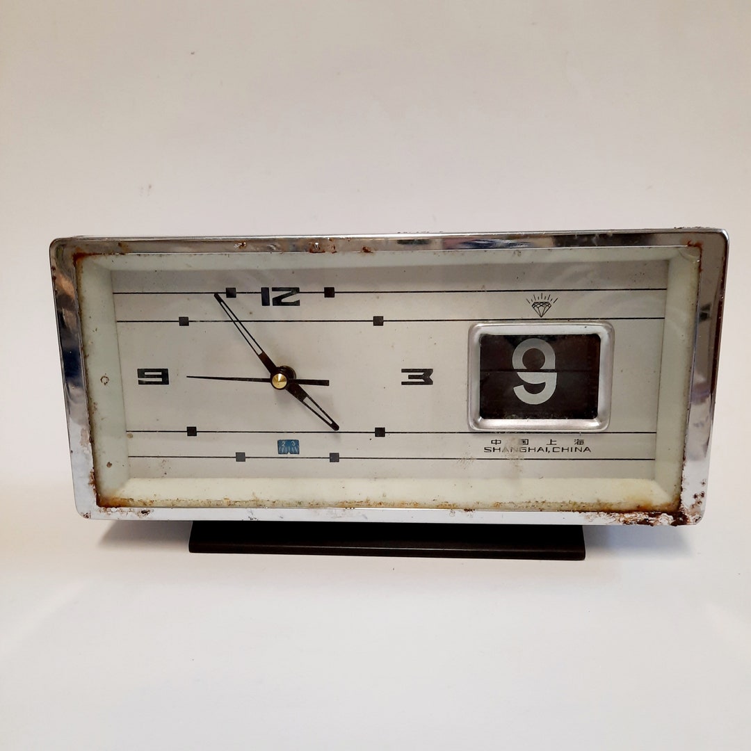 Vintage Chinese Mechanical Alarm Clock Shanghal DIAMOND, Vintage