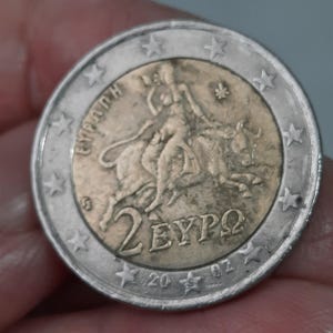 Seltene Münze, 2 Euro Münze 2001 mit Buchstabe S im Stern und Prägefehler, griechische Euro Münze 2001