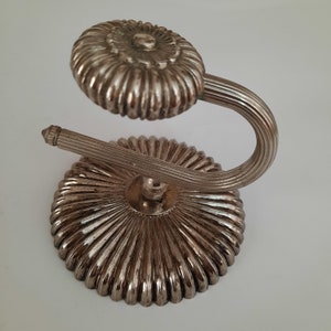 Accessori per il bagno, arredo. Asciugatrice per asciugamani. Portasciugamani, porta carta igienica, porta bicchiere, gancio. Accessori per il bagno.