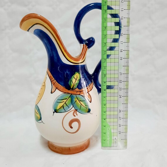 手描きの陶器製水差し 手描きの陶器の水差し：民芸品の花瓶、装飾的なドリンクピッチャー