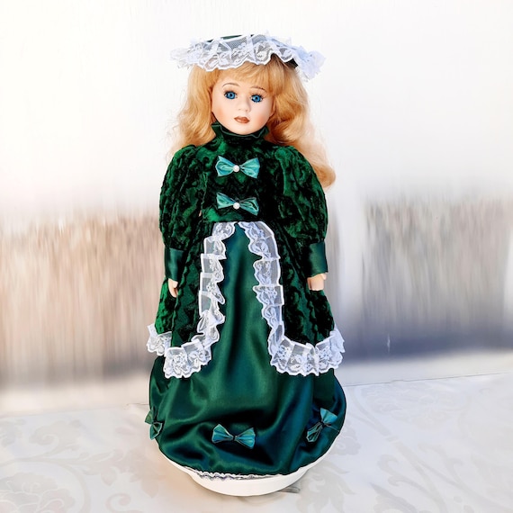 Vintage Porcelain Doll in Emerald Velvet Dress. Collectible Handmade Figurine - Etsy Vintage Porcelain Doll in Emerald Velvet Dress. Collectible Handmade Figurine - Etsy