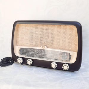 Vintage 1950s Mediator Tube Radio - Retro Radio in Non-Working Condition, Collectible Interior Item