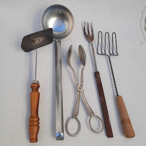 Ensemble d&#39;ustensiles de cuisine vintage : louche, spatule, pinces, fourchette - Déco cuisine