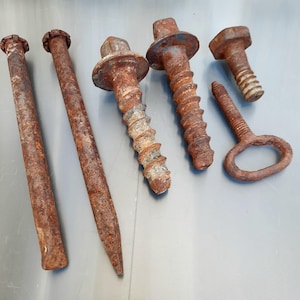 Vintage rostig metallbultsats: Industriell steampunk DIY-dekor