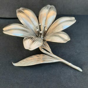 Cinzeiro com pétalas removíveis. Lembrança. Estatuetas vintage. Decoração. Cinzeiro. Vintage. Cinzeiro de latão em forma de flor. Feito à mão.