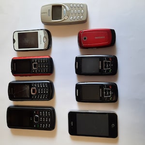 Vintage phones Samsung, Nokia. Lot of 9 phones. Push-button phones for spare parts or for restoration. Vintage telephone for collection.