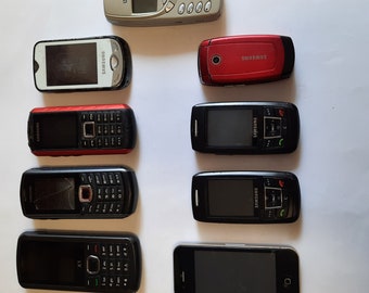 Telefones antigos Samsung, Nokia. Lote de 9 telefones. Telefones de botão para peças de reposição ou para restauração. Telefone antigo para coleção.