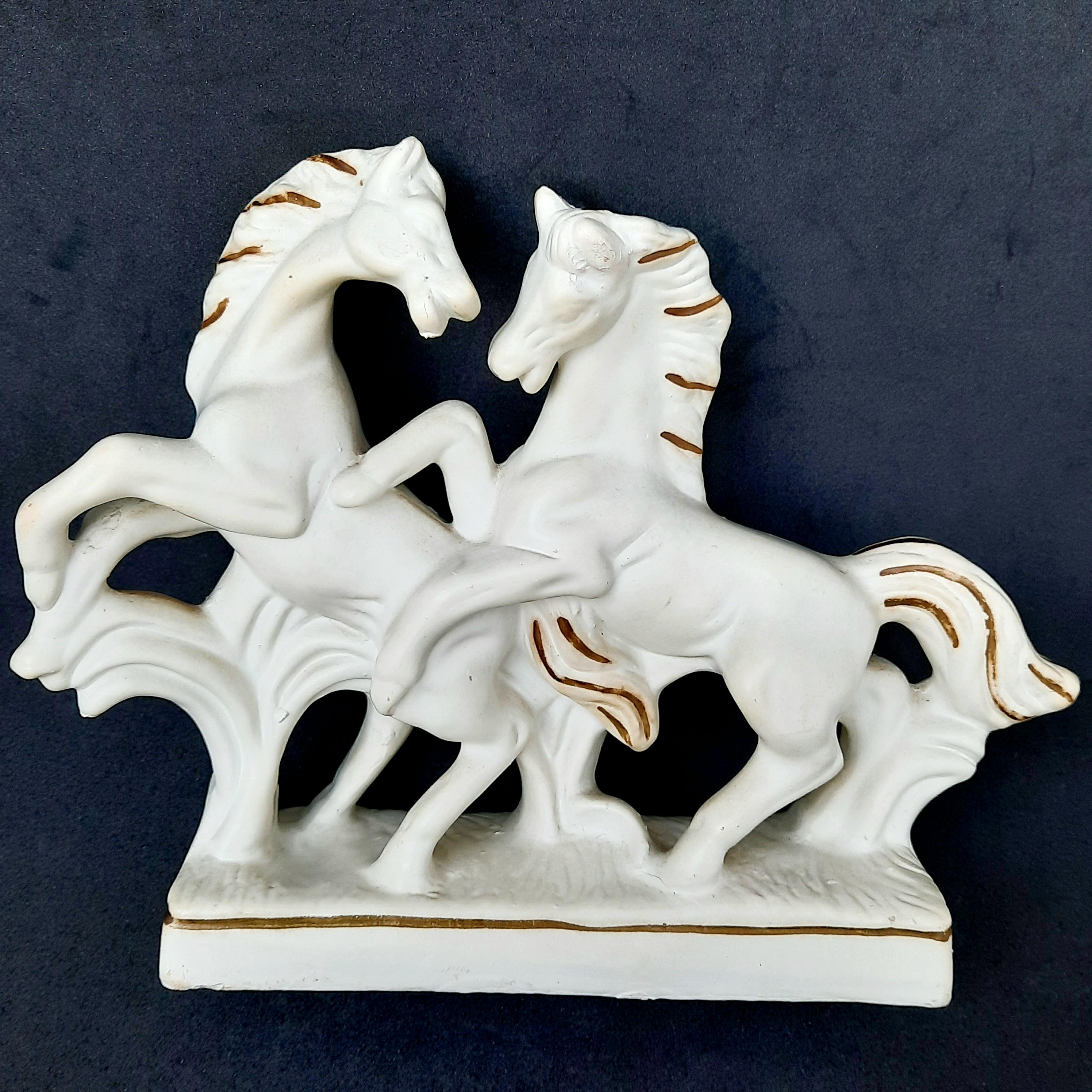 陶器の馬の置物。戯れる馬の置物。ホームデコレーション - Etsy 日本