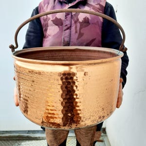 Maceta grande vintage de cobre. Maceta grande de cobre con asa. Soporte para flores de cobre forjado a mano. Fabricante portugués.