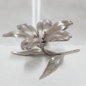 取り外し可能な花びらが付いたヴィンテージ真鍮製フラワー灰皿：手作り 