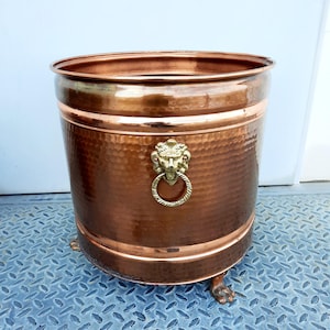 Vintage huge copper flower pot. Large copper flower pot with lions.  Portuguese brand "Metalurgica da Beira"