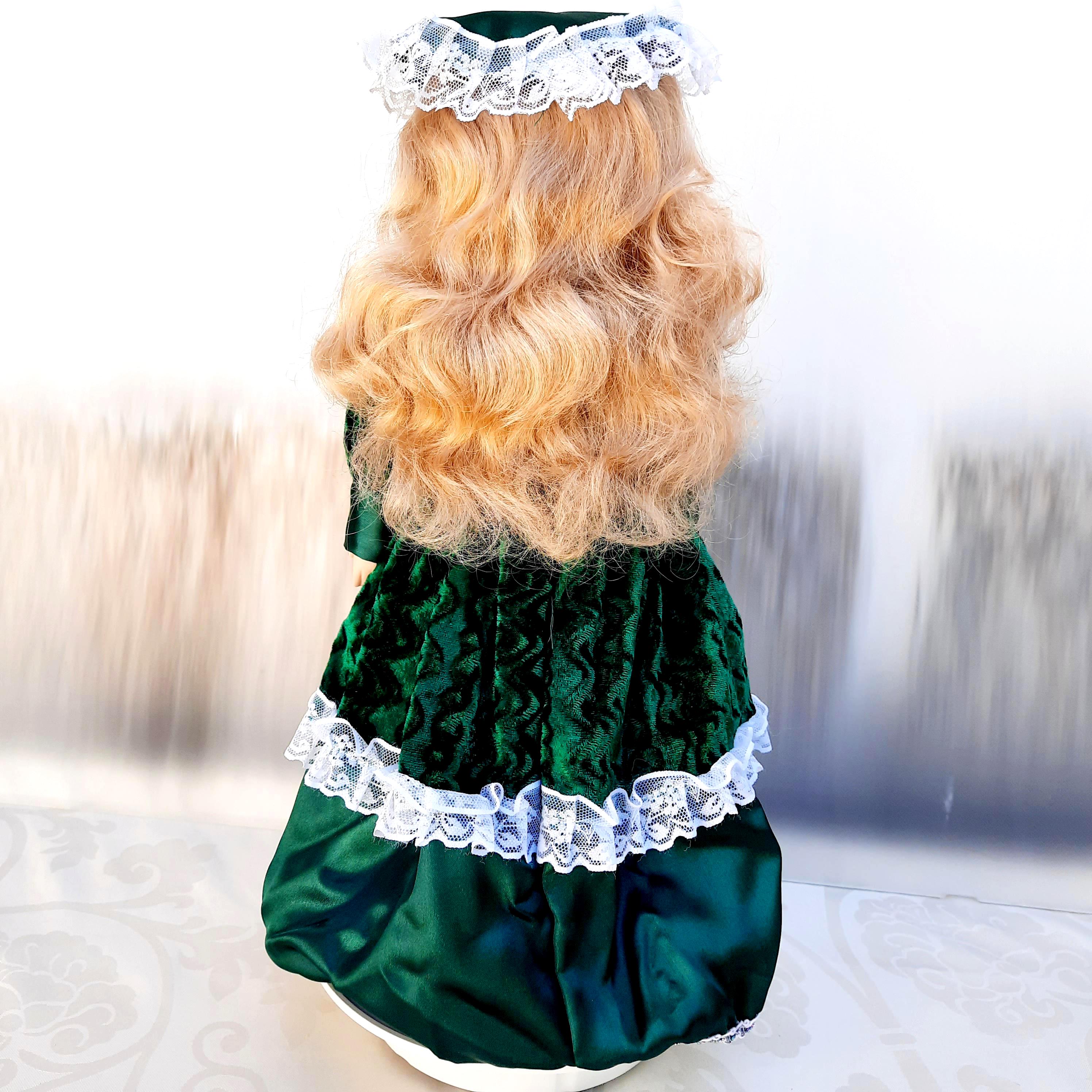 Vintage Porcelain Doll in Emerald Velvet Dress. Collectible Handmade  Figurine - Etsy