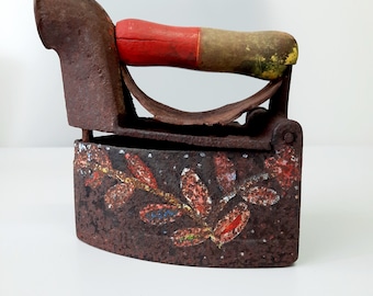 Vintage handgeschilderd gietijzer: 19e-eeuws houtskoolijzer