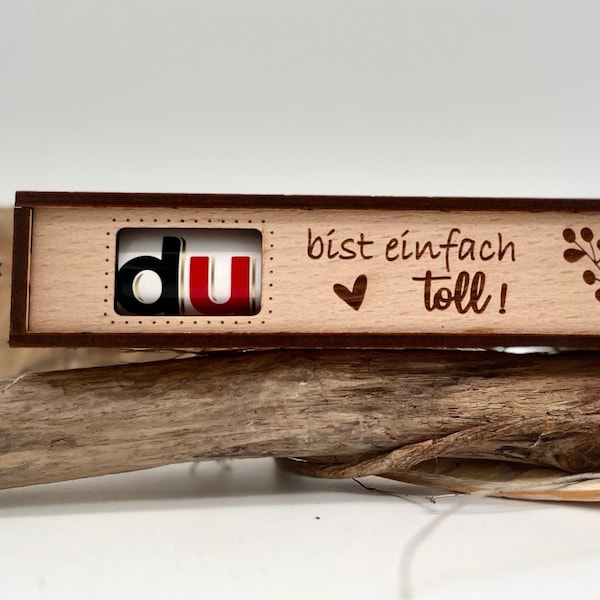 Geschenk Holz. Kleine Aufmerksamkeit. Duplo kleine Holzbox graviert. Mitbringsel. Schokoriegelbox. Du bist. Geschenk für Mann Frau