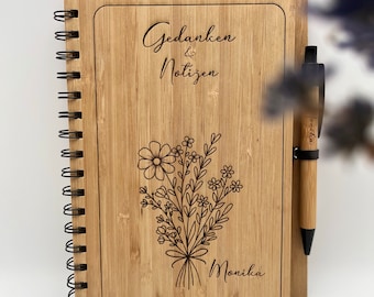 Notizbuch Holz A5 personalisiert. Tagebuch Bambus mit Gravur. Notizbuch Blumenmuster mit Kugelschreiber. Journal mit Namen ökologisch
