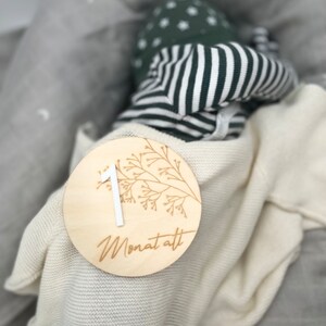 Meilensteinkarten Holz Baby. Acrylschrift. Rund. Stilvoll und elegant. Monatskarten. Meilensteintafel. Baby Fotoaccessoires. Babyfotos.