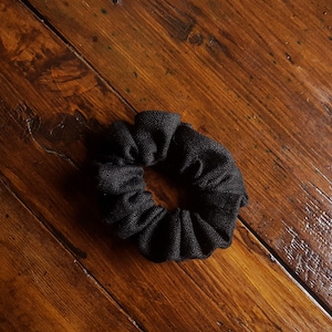 Flachs Haar Scrunchie, Natürliches Leinen Scrunchie, Leinen Haar Accessoire, Scrunchie, Leinen Haargummi, Mini Scrunchie, Schwarzes Scrunchy