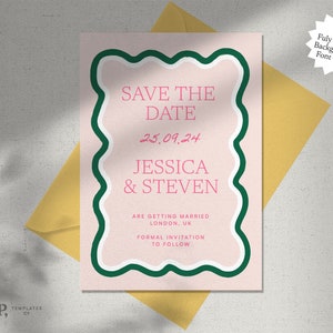 Może przedstawiać: Różowa karta Save the Date z zielono-białą falistą obwódką. Tekst brzmi "SAVE THE DATE 25.09.24 JESSICA & STEVEN ARE GETTING MARRIED LONDON, UK FORMAL INVITATION TO FOLLOW". Karta leży na żółtej kopercie.