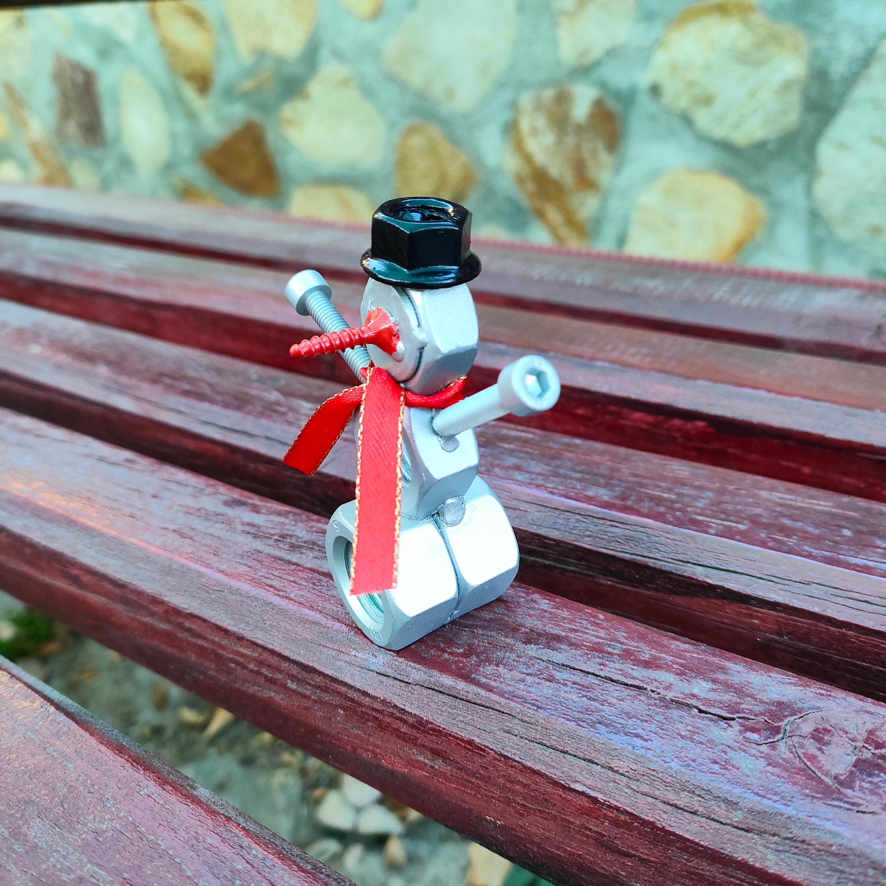 Snowmen- Scrap Metal Sculpture, Christmas Snowmen- Nuts and Bolts Metal Art, Cute Snowman- Xmas Decoration