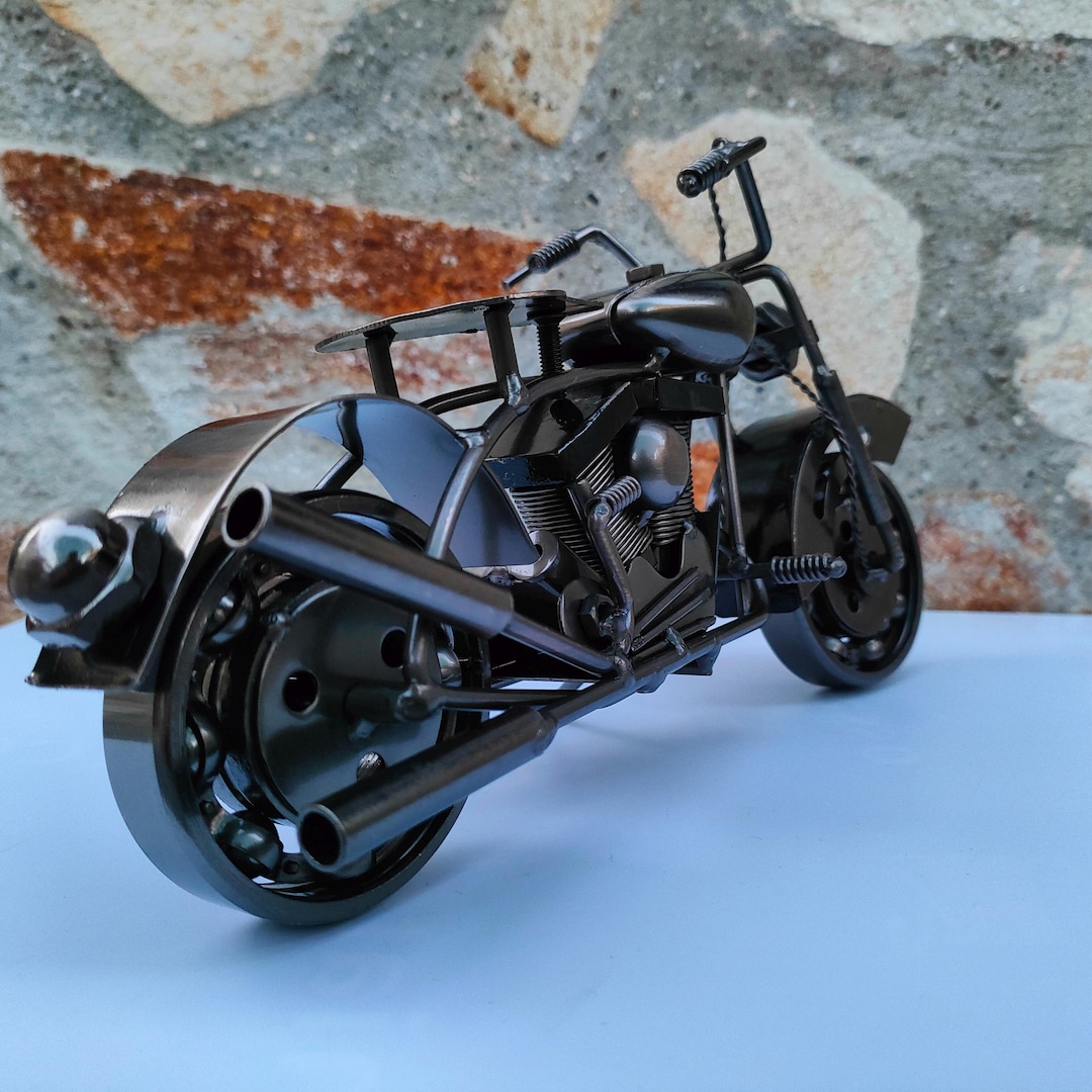 nuts art works 画集 m&m custom performance Benchpress Weightlifting Metal Sculpture- Nuts Bolts Muscle