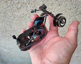 恐竜　メタルアート スチール 鉄製 ボルト ナット 釘 溶接 オブジェ 恐竜 メタルアート スチール 鉄製 ボルト ナット 釘 溶接