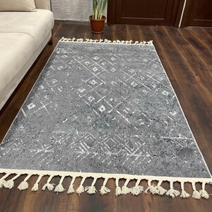 Moroccan Berber Style Rug, Geometric Grey Area Carpet with Tassels, Bohemian Tribal Design, Perfect for Modern Living Room or Bedroom Decor