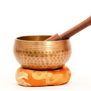 Tibetan Handmade Singing Bowl / Hand beaten Sound Bowl / Sound Healing Bowl for Meditation and Yoga / Perfect Wellness Gift