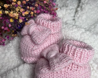 Newborn handmade baby booties - Knitted baby slippers - Knit baby booties - Pure merino wool baby booties - Pink Baby shoes