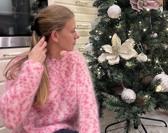 Pull en mohair rose Pull en mohair doux Pull duveteux en tricot Pull fait main Pull en mohair Pull surdimensionné Couleur framboise