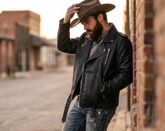 Handgefertigte Bikerjacke aus Leder mit Python-Schlangenlederprägung, personalisierte Jacke