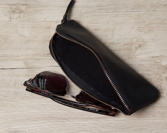 Leather Travel Eyewear Case: Minimalist Design - Full-Grain Leather, Personalized Gift