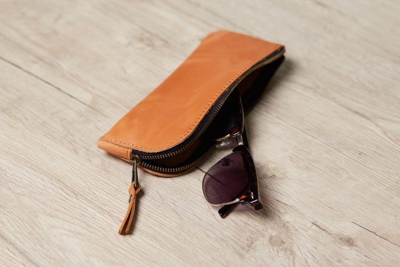 Sleek Leather Glasses Case – Zipper Closure Sunglasses Holder, Handmade Eyewear Travel Pouch Cognac