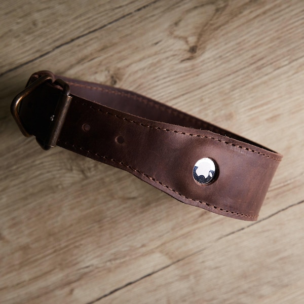 Personalized brown leather dog collar with AirTag holder | Custom dog collar with monogram | Brown dog collar with AirTag | Gifts for Pet