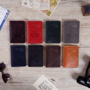 Funda de pasaporte de cuero personalizada con relieve de hoja de arce canadiense / Tarjetero personalizado - Regalo especial de aniversario / Stock en EE. UU.
