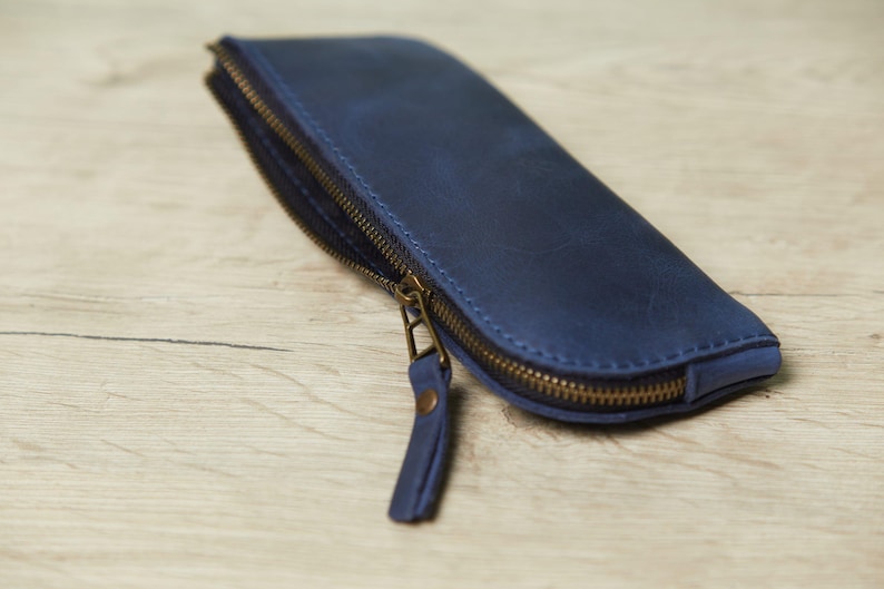 Sleek Leather Glasses Case – Zipper Closure Sunglasses Holder, Handmade Eyewear Travel Pouch Blue