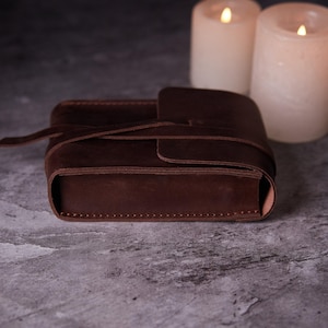 Estuche para cartas de tarot hecho a mano: caja vertical de cuero para mazos, regalo espiritual para ella.