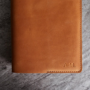 Funda de piel personalizada para Biblia: Protector de libros grabado a mano, regalo religioso