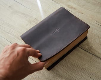 Lederne Bibelhülle: Buchhalter, kostenlose gravierte Option, Hochzeitsbibelgeschenk