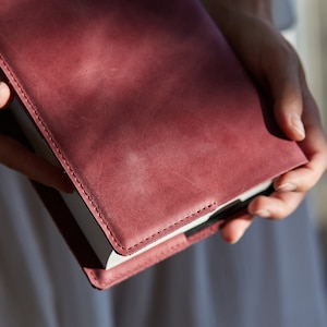 Couverture de livre en cuir, couverture de bible en cuir, couverture de livre en cuir faite main, couverture de livre personnalisée, couverture de livre, couverture de livre en cuir personnalisée, cahier