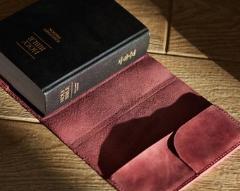 Personalisierte Leder Bibelhülle, gravierte Leder Buchhülle, Bibel in benutzerdefinierter Größe, Geschenk für den besten Freund, personalisierte Geschenke